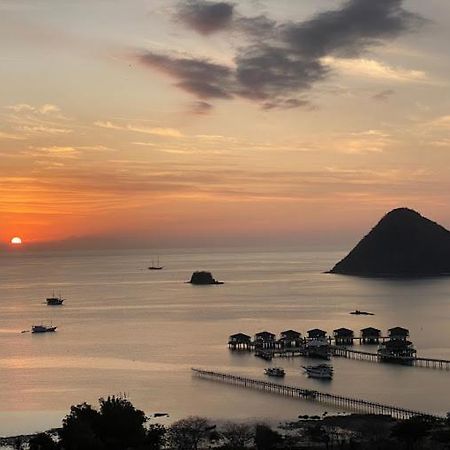 Sunset Hill Hotel Labuan Bajo Exterior foto