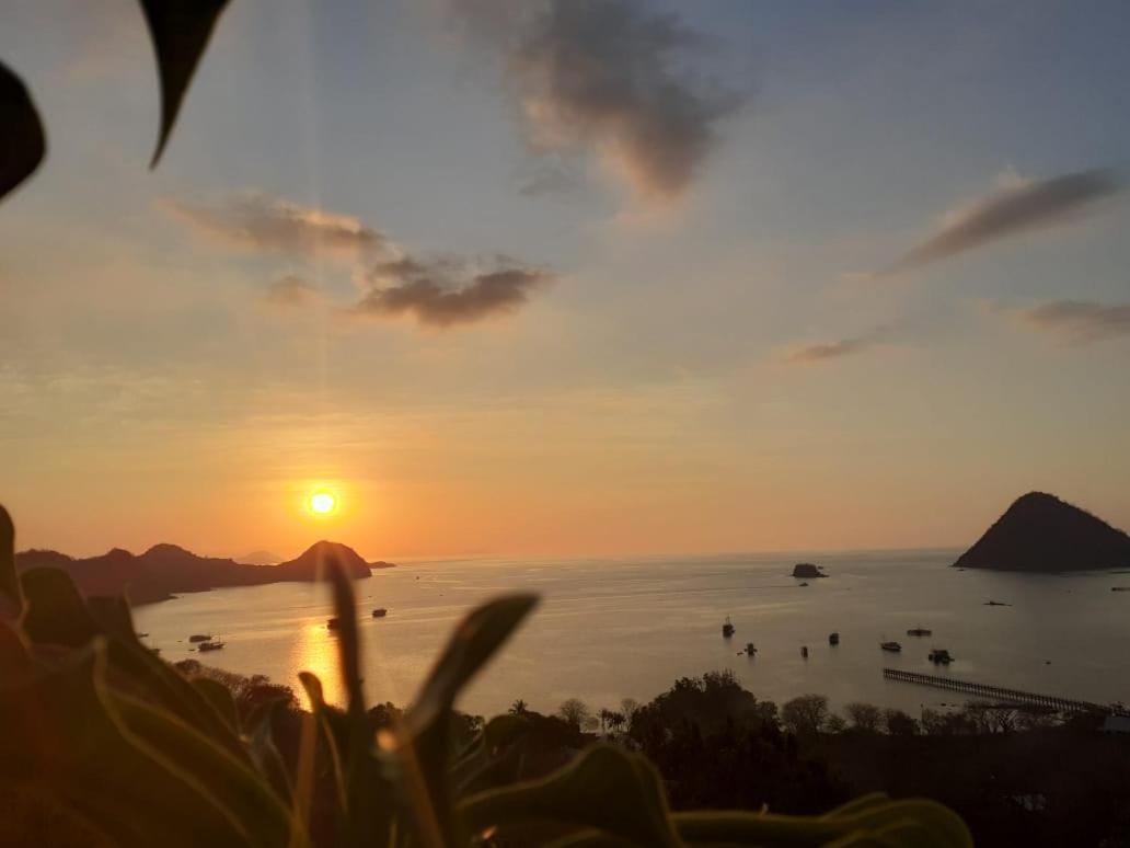 Sunset Hill Hotel Labuan Bajo Zimmer foto
