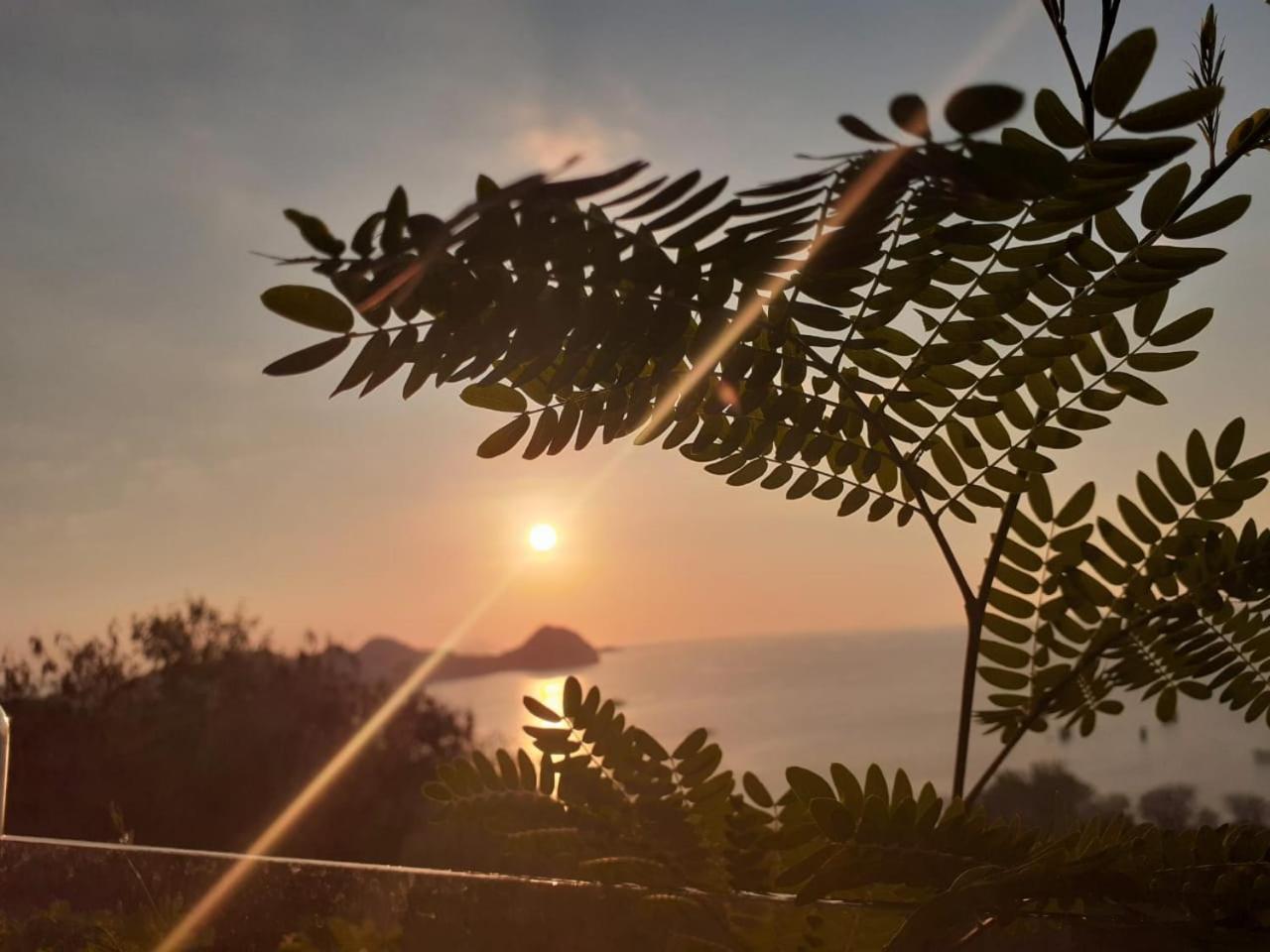 Sunset Hill Hotel Labuan Bajo Zimmer foto
