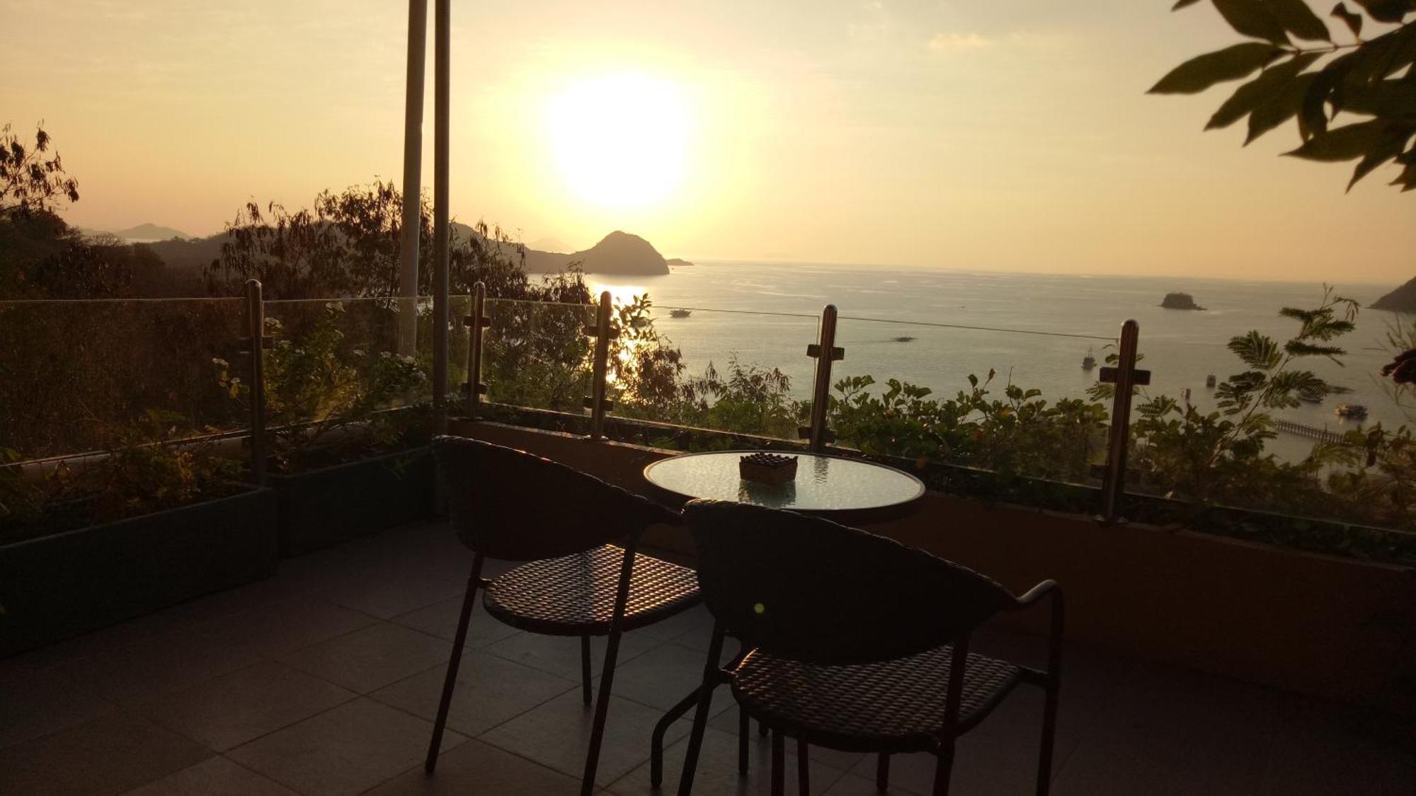 Sunset Hill Hotel Labuan Bajo Zimmer foto