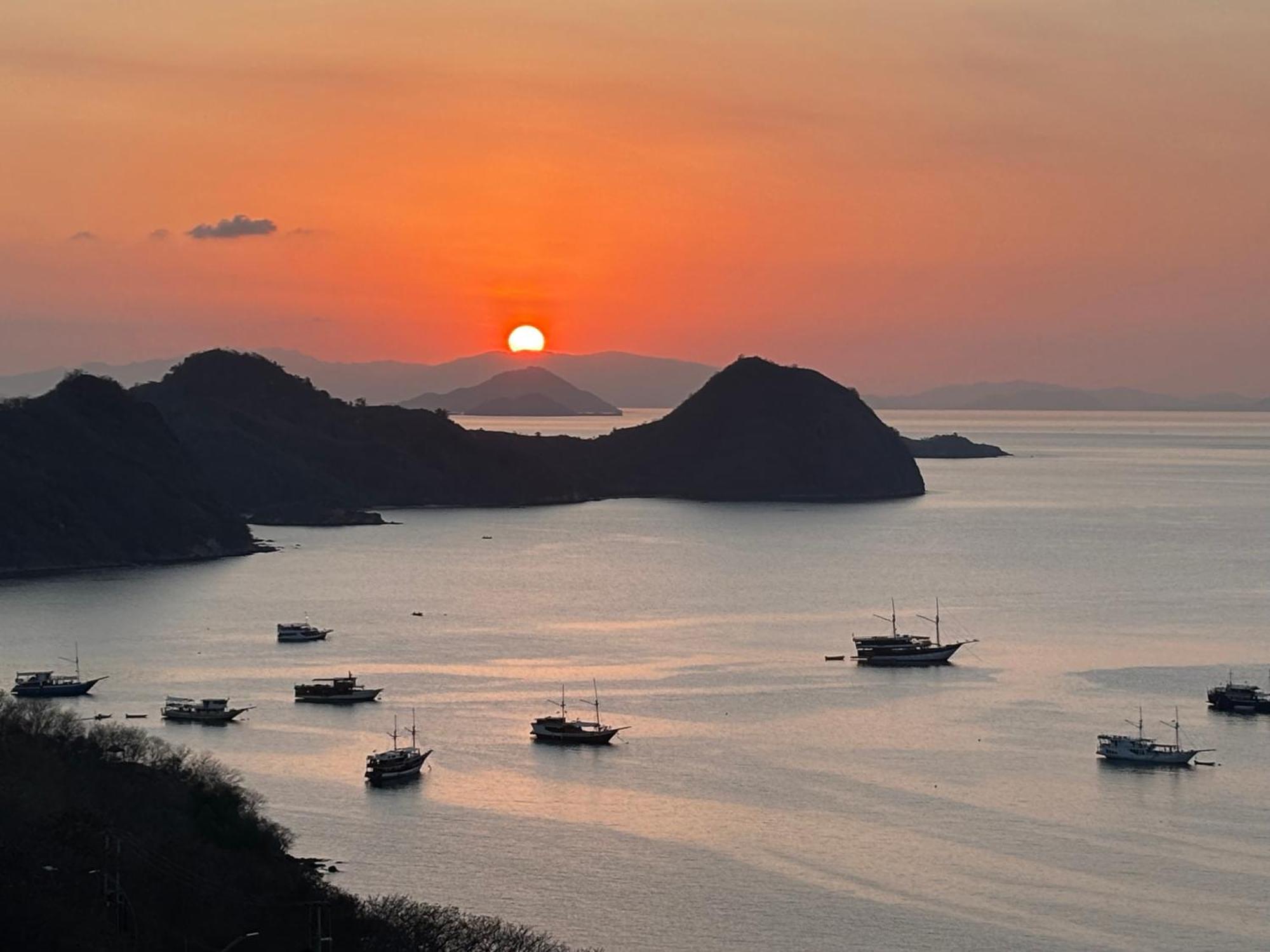 Sunset Hill Hotel Labuan Bajo Exterior foto