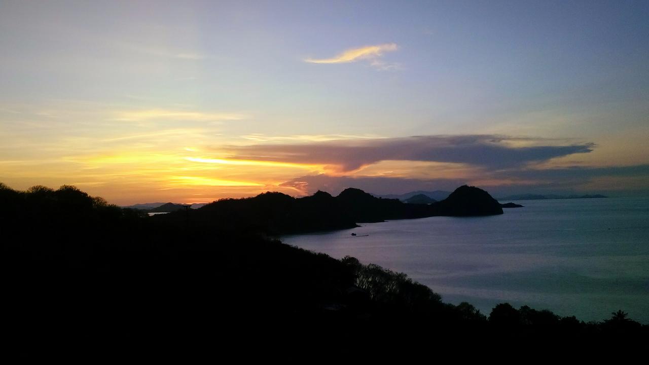 Sunset Hill Hotel Labuan Bajo Exterior foto